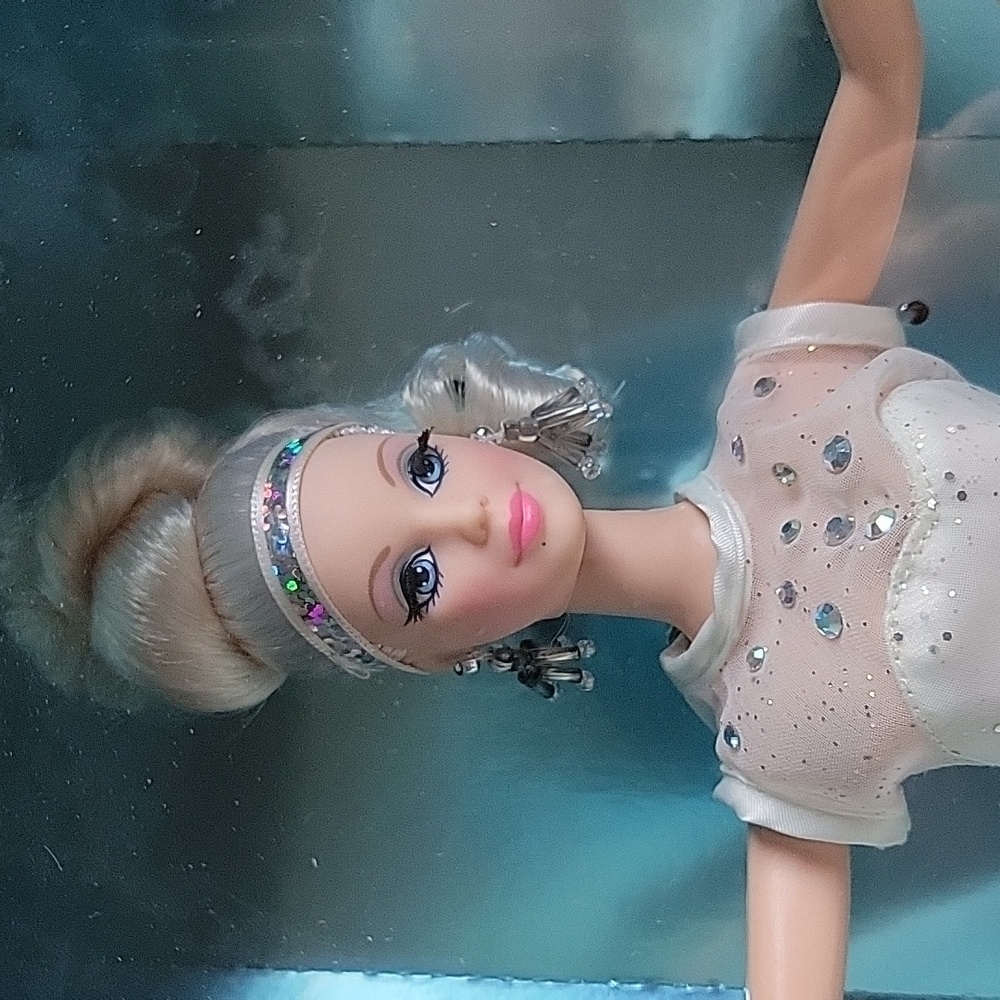 Starlight Dance Barbie - Picture 7 of 7